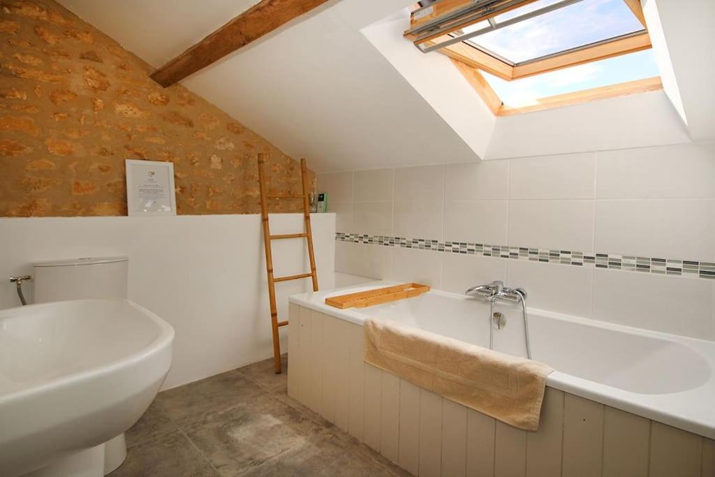 Holiday home Maison D'amis Des Hirondelles Lempzours