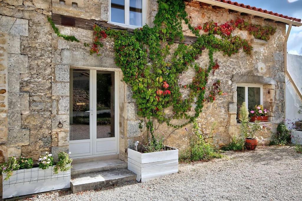 Holiday home Maison D'amis Des Hirondelles *